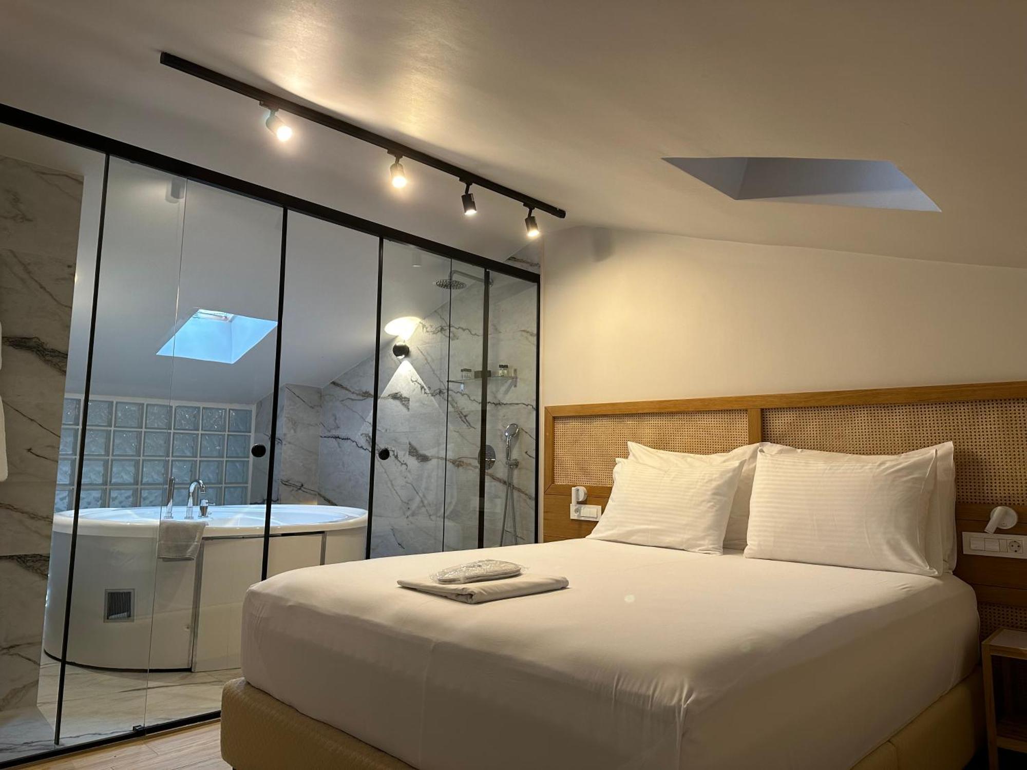 Belle Athenes - Luxury Rooms At Monastiraki Railway Station Ngoại thất bức ảnh
